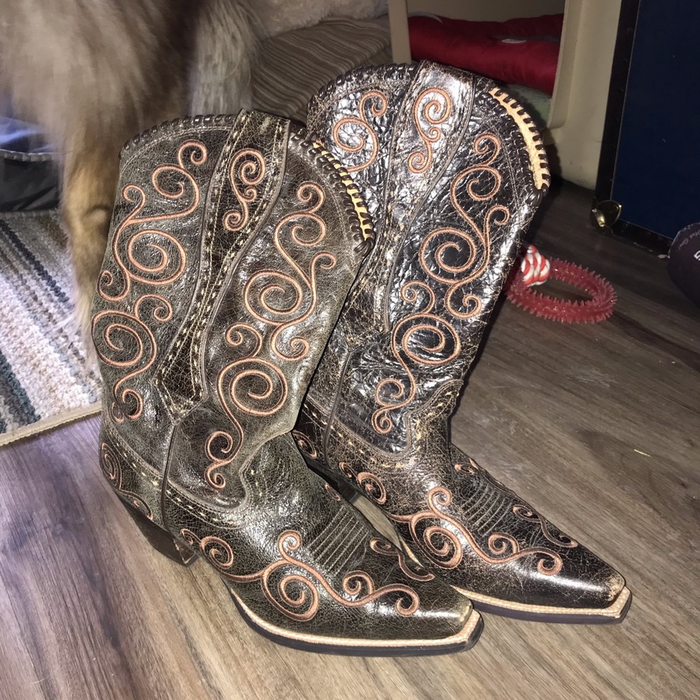 Ariat 8b boots